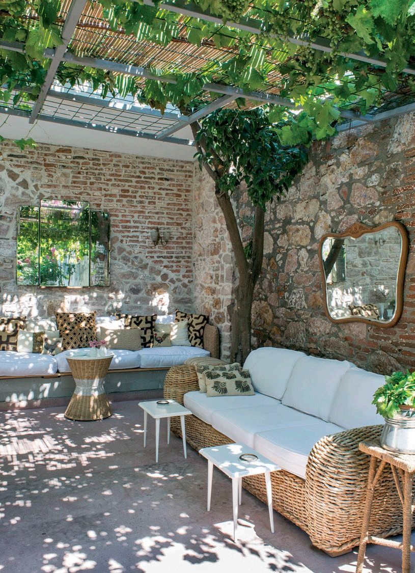 Alice Garden Salon De Jardin Inspirant Secret Garden Patio Shaded with Pergola Covered In Canvas