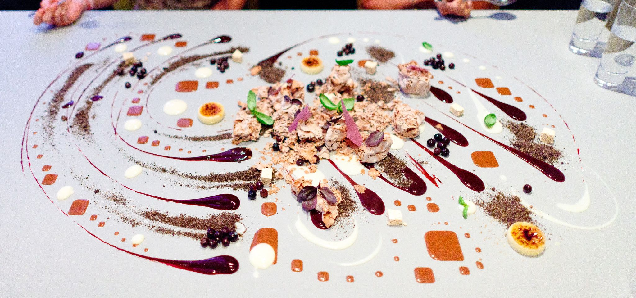 Alinea Canape 2 Places Nouveau Charitybuzz Enjoy Dinner at Alinea In Chicago with the