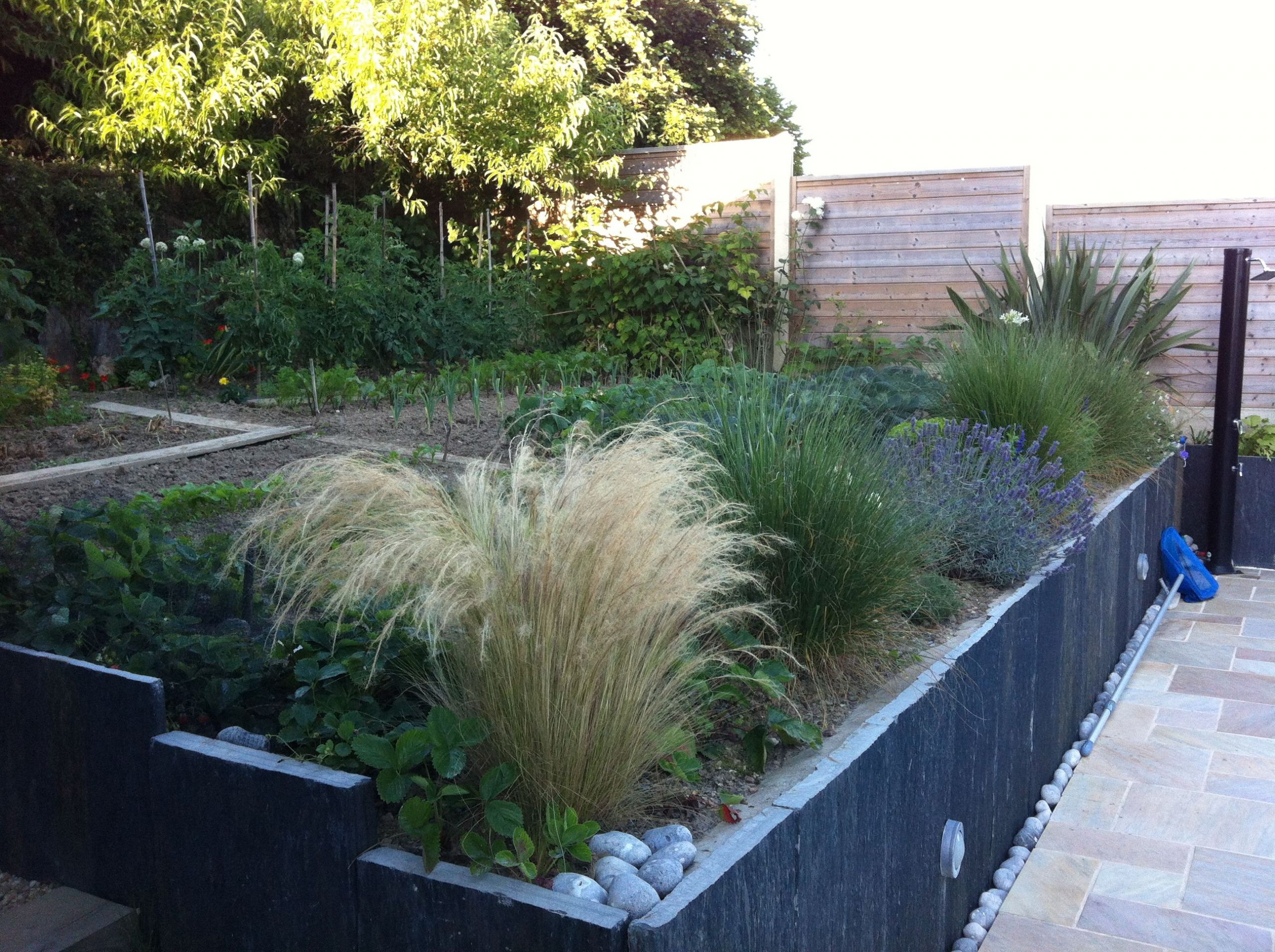 Amenagement Jardin Exterieur Inspirant Jardin Potager Et Graminées Retenue De Terre En Palis D