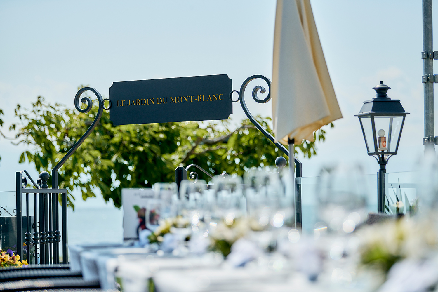 Article De Jardin Charmant Restaurant In Morges with Terrace On Lake Shores Hotel