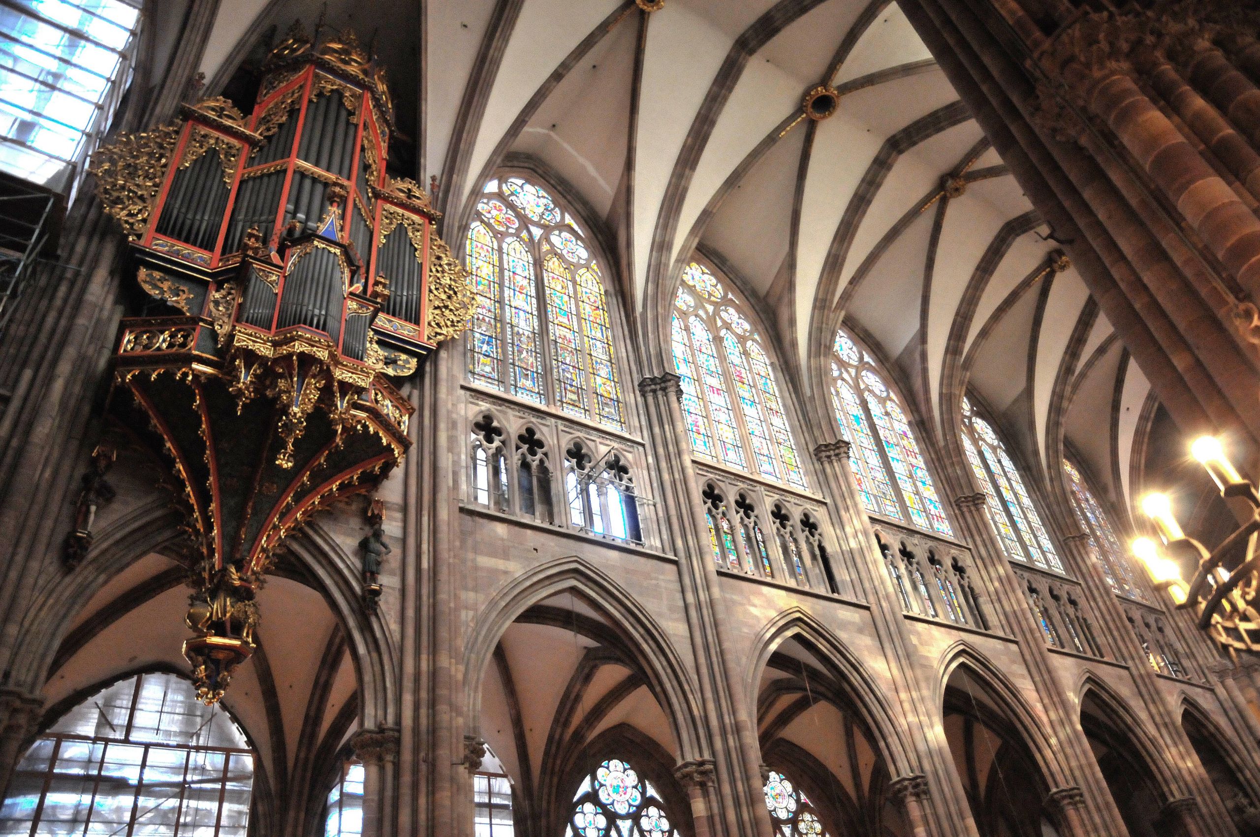 Nave organ and stained glass windows of Strasbourg Cathedral 3