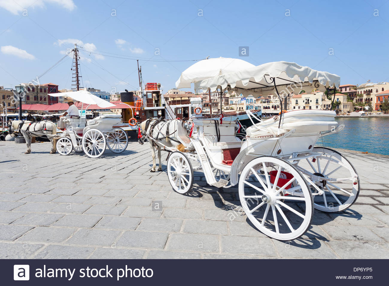 horse carriage waiting for tourists in the venetian harbor of chania DP6YP5