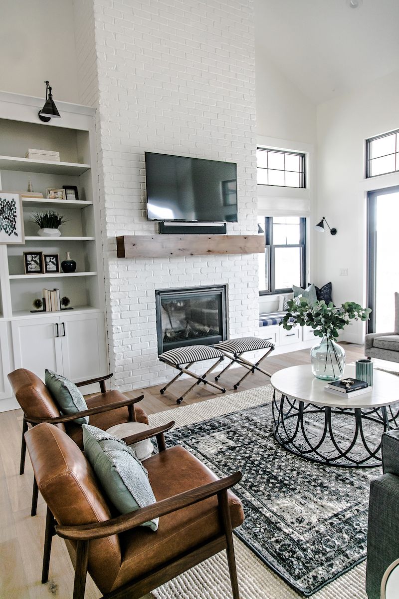 Fauteuil Petit Espace Luxe Brown Mid Century Leather Chairs In Farmhouse Deco Salon