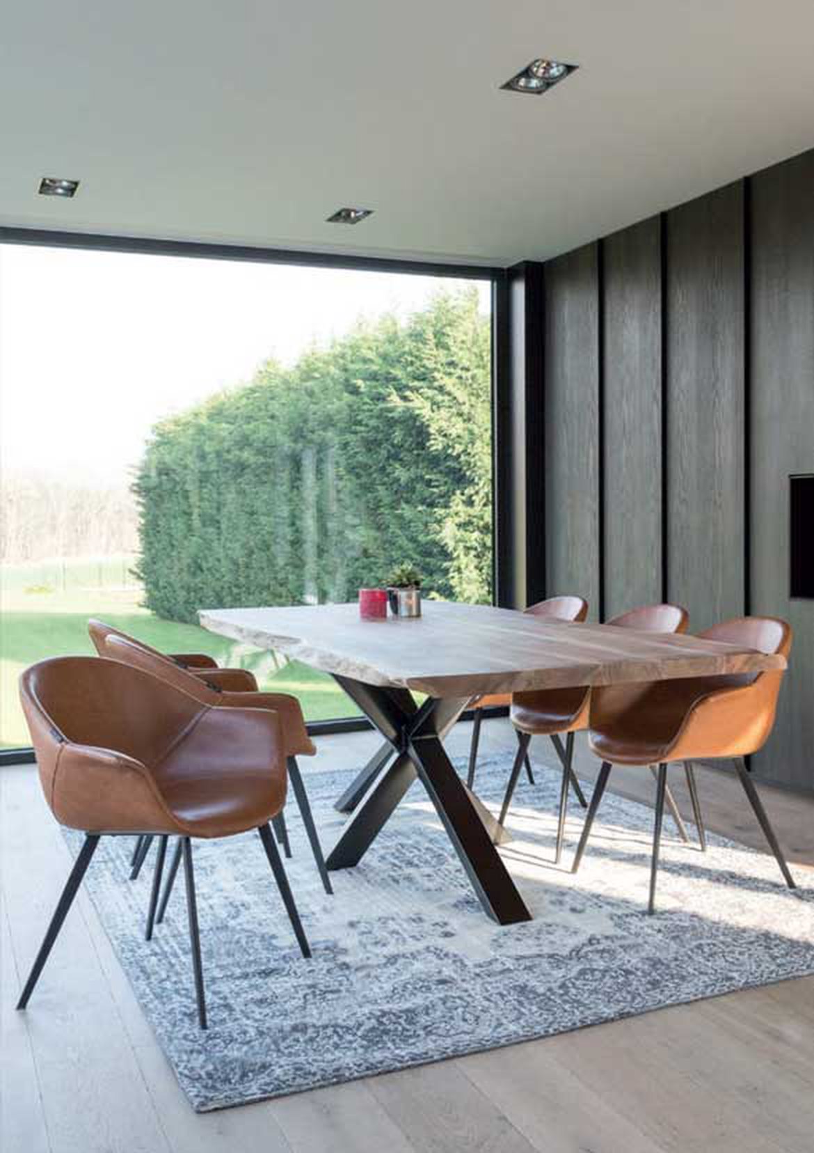 table en bois fauteuil cuir design 1170x0 q85 subsampling 2 upscale