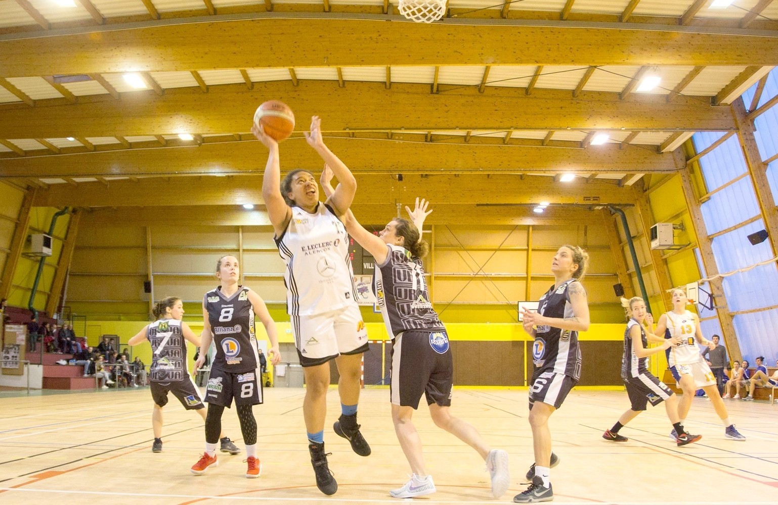 Leclerc Sport Nouveau Basket – Pré Nationale Féminine Un Quatuor De Tªte Bousculé