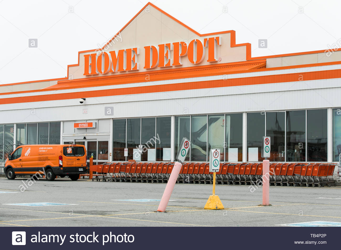 Location Camion Brico Depot Luxe Outside Depot Stock S & Outside Depot Stock Alamy