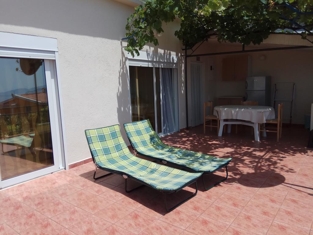 Mobilier Veranda Unique Guest House Tatiana Muntenegru Sutomore Booking