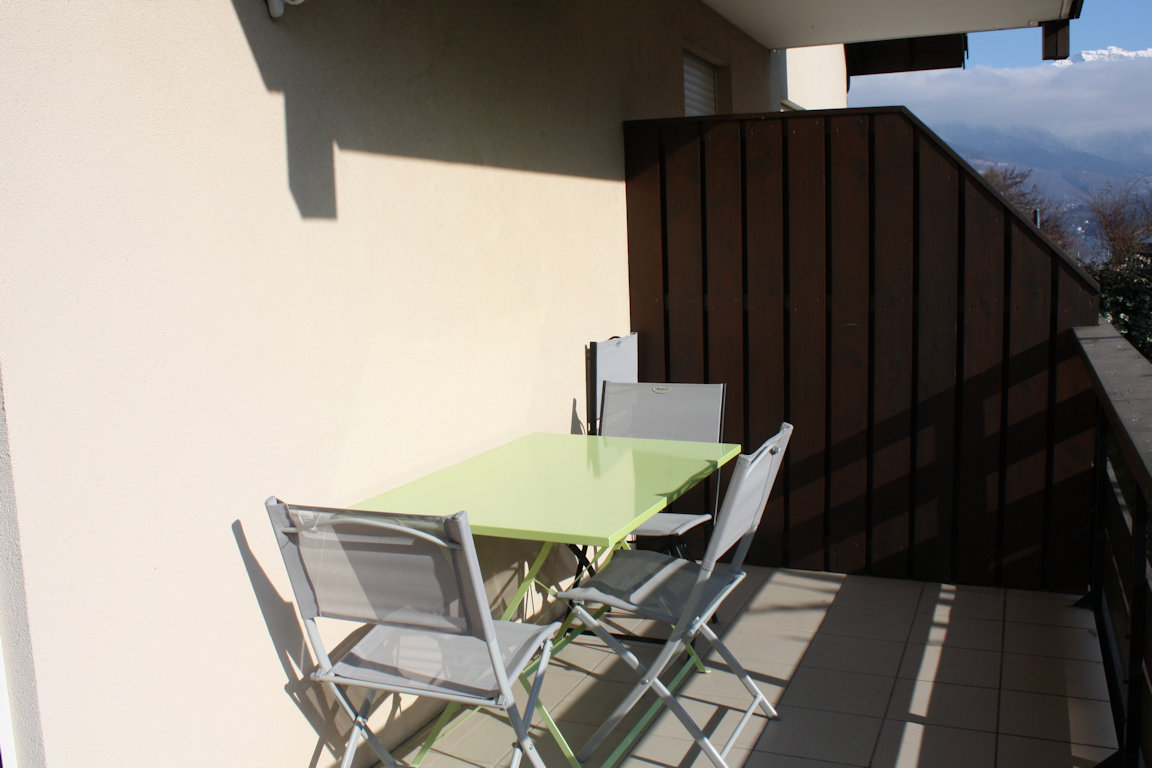 Petite Table Haute Luxe Petite Résidence Bord Du Lac D Annecy Apartment In Sevrier