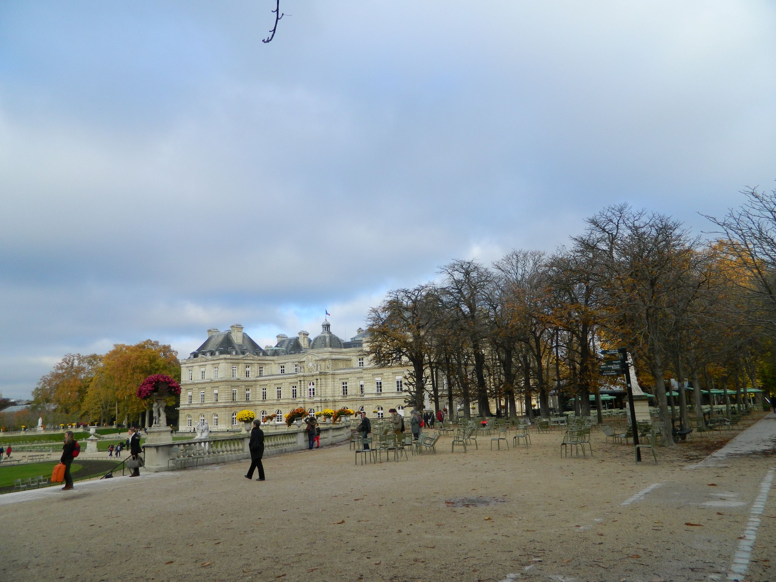 Paris Jardin du Luxembourg Fer à Cheval terrasse est 01