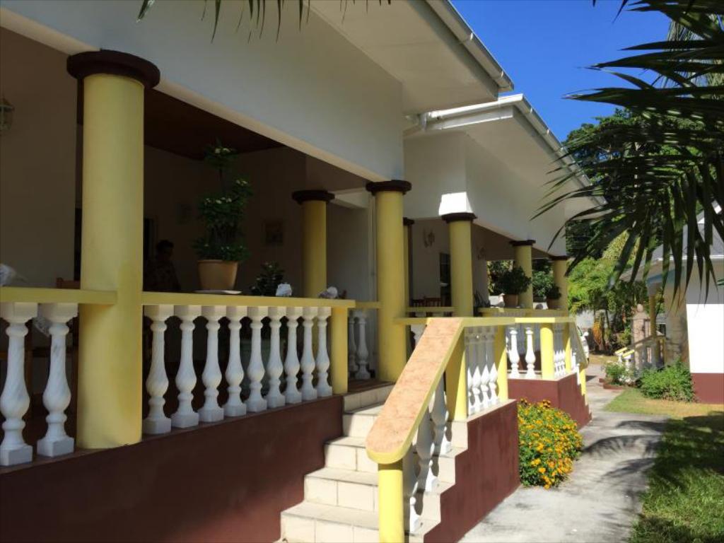 Salon De Jardin Pour Petit Balcon Luxe Acquario Guesthouse le De Praslin Seychelles Tarifs