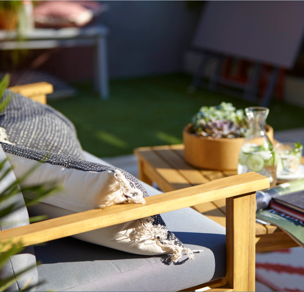 Salon De Jardin Pour Terrasse Inspirant Cette Table Affiche Un Style Naturel Des Plus Tendances