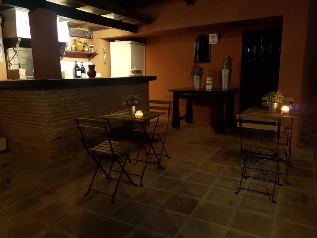 Table Bar Jardin Charmant ÐÑÐ¾Ð¶Ð¸Ð²Ð°Ð½Ð¸Ðµ Ð² ÑÐµÐ¼ÑÐµ La Colina ÐÑÐ¿Ð°Ð½Ð¸Ñ ÐÐ°Ð Ð°Ð³Ð° Booking