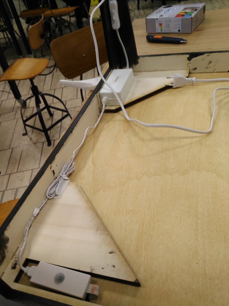 Table basse lumineuse Assemblage partie electrique