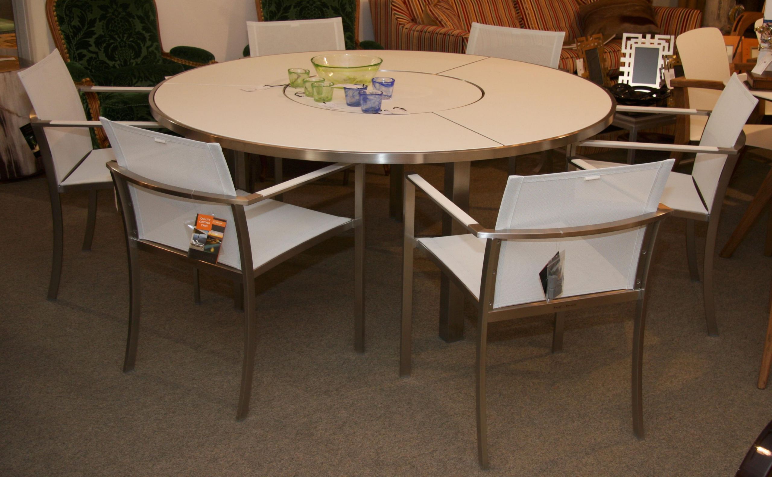 img original ensemble mobilier royal botania pour terrasse jardin pose une table ronde zon avec pietement neuf