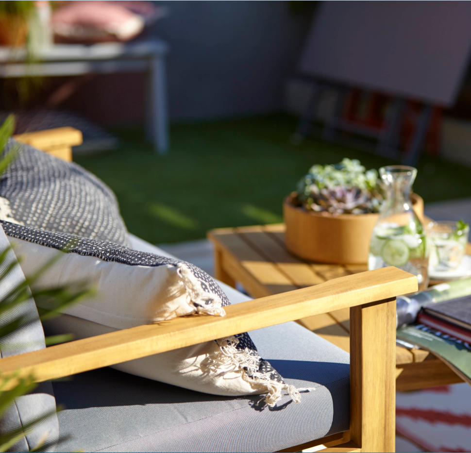 Table De Jardin Avec Parasol Élégant Cette Table Affiche Un Style Naturel Des Plus Tendances