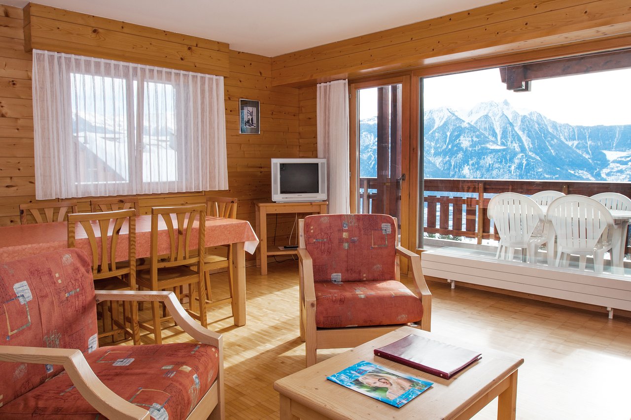 Table En Bois Exterieur Unique Hotel Des Bains D Ovronnaz $164 $Ì¶2Ì¶0Ì¶7Ì¶ Prices