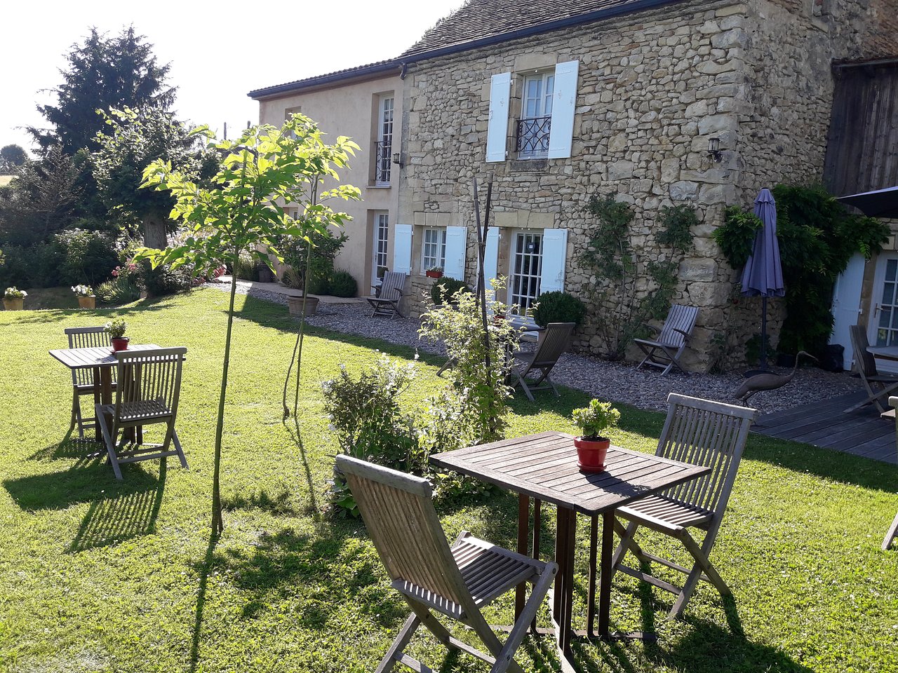 Table Teck Jardin Frais La Colline D orance Bed and Breakfast Prices & Guest House