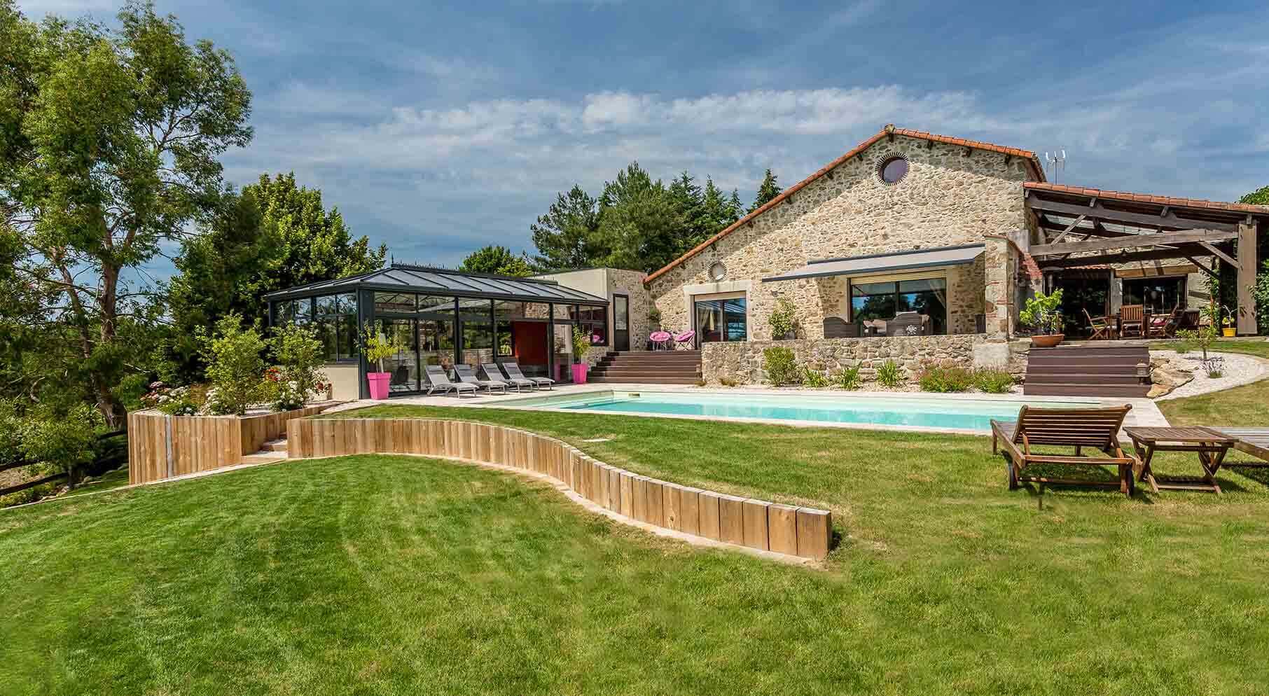 Amenagement Petit Jardin Avec Piscine Beau Réalisations De Jardin Et Aménagement D Extérieur En Vendée