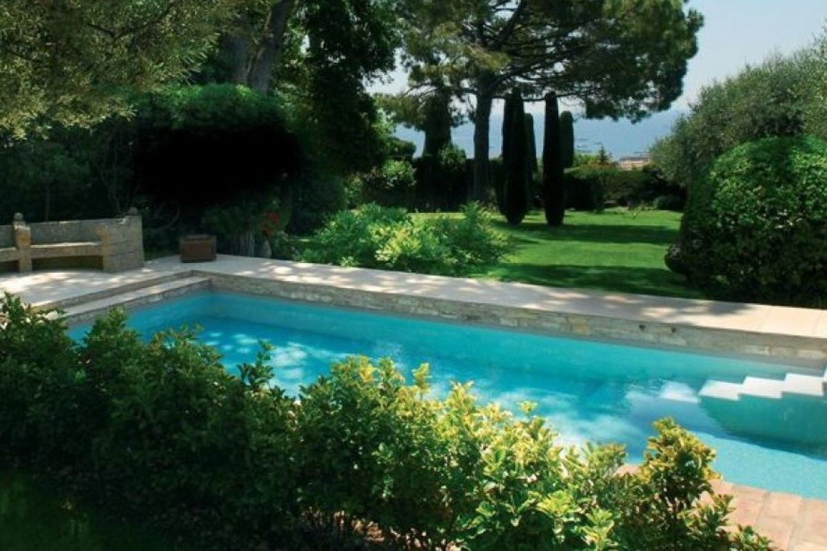 un jardin amenage autour de votre piscine 1200 800