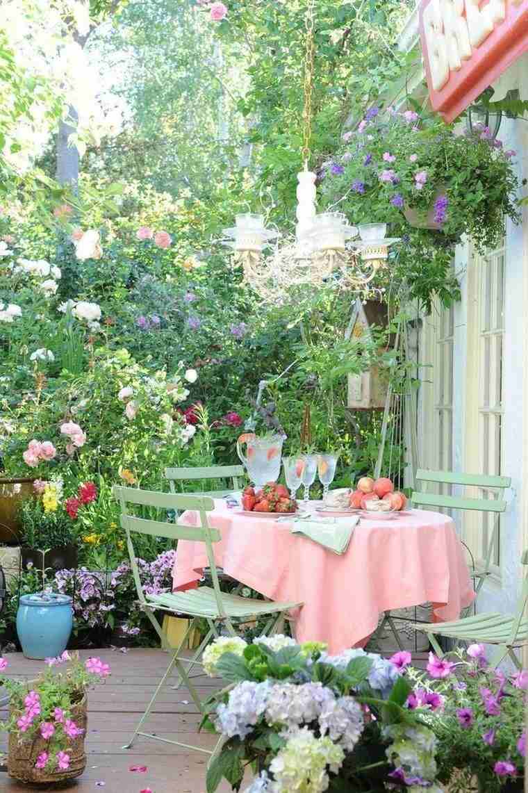 deco terrasse feminine table et chaises jardin
