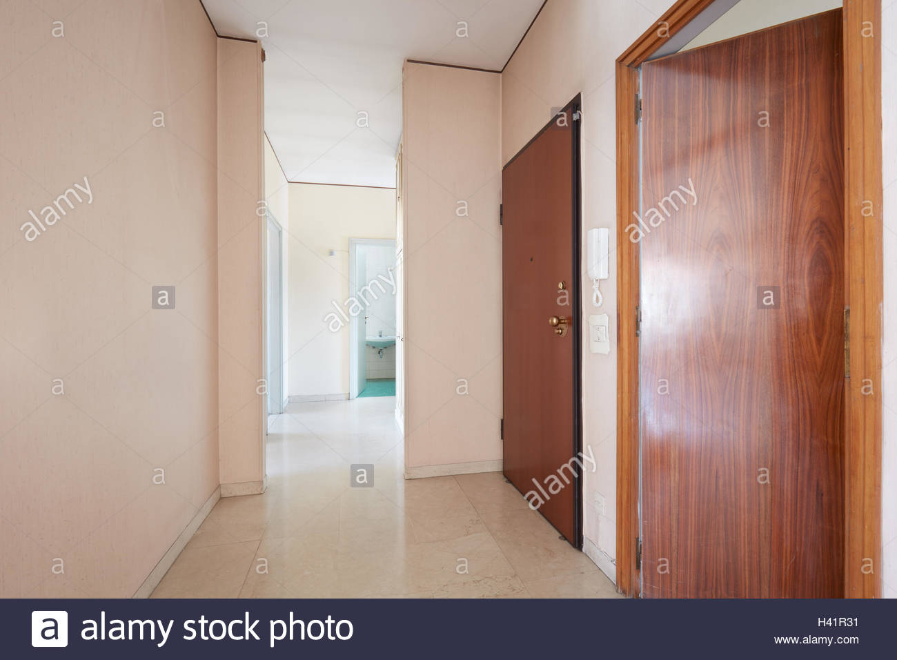 corridor in empty apartment with marble floor perspective H41R31