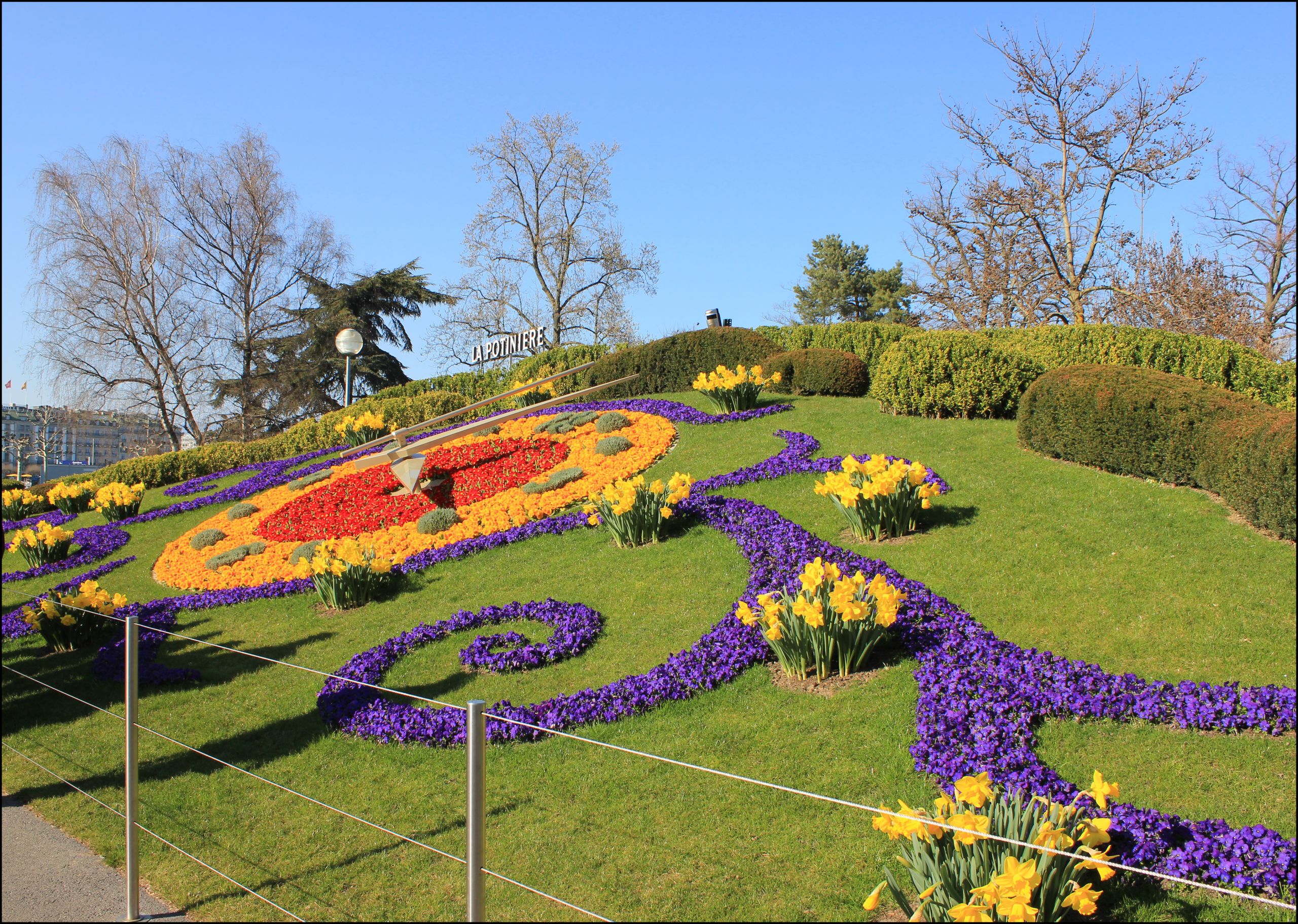 Au Jardin Fleuri Best Of the Flower Clock – Geneva – tourist attractions Tropter