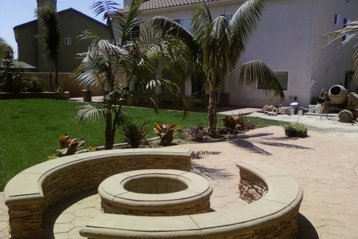 Cap Jardin Génial Round Fire Pit with Seat Wall Concrete Cap and Faux Stone