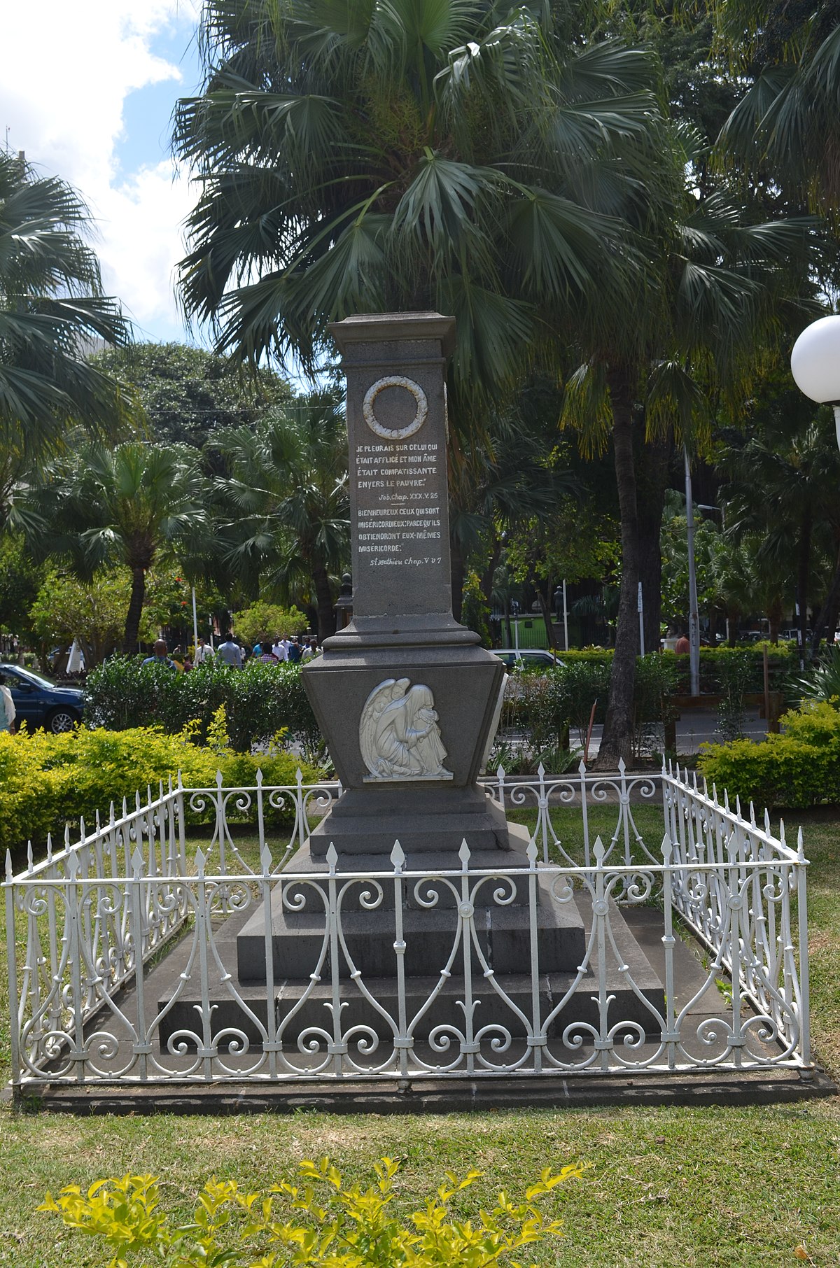 1200px Port Louis Jardin de la pagnie Monument in memory of Soeur Marie Barthélemy 3