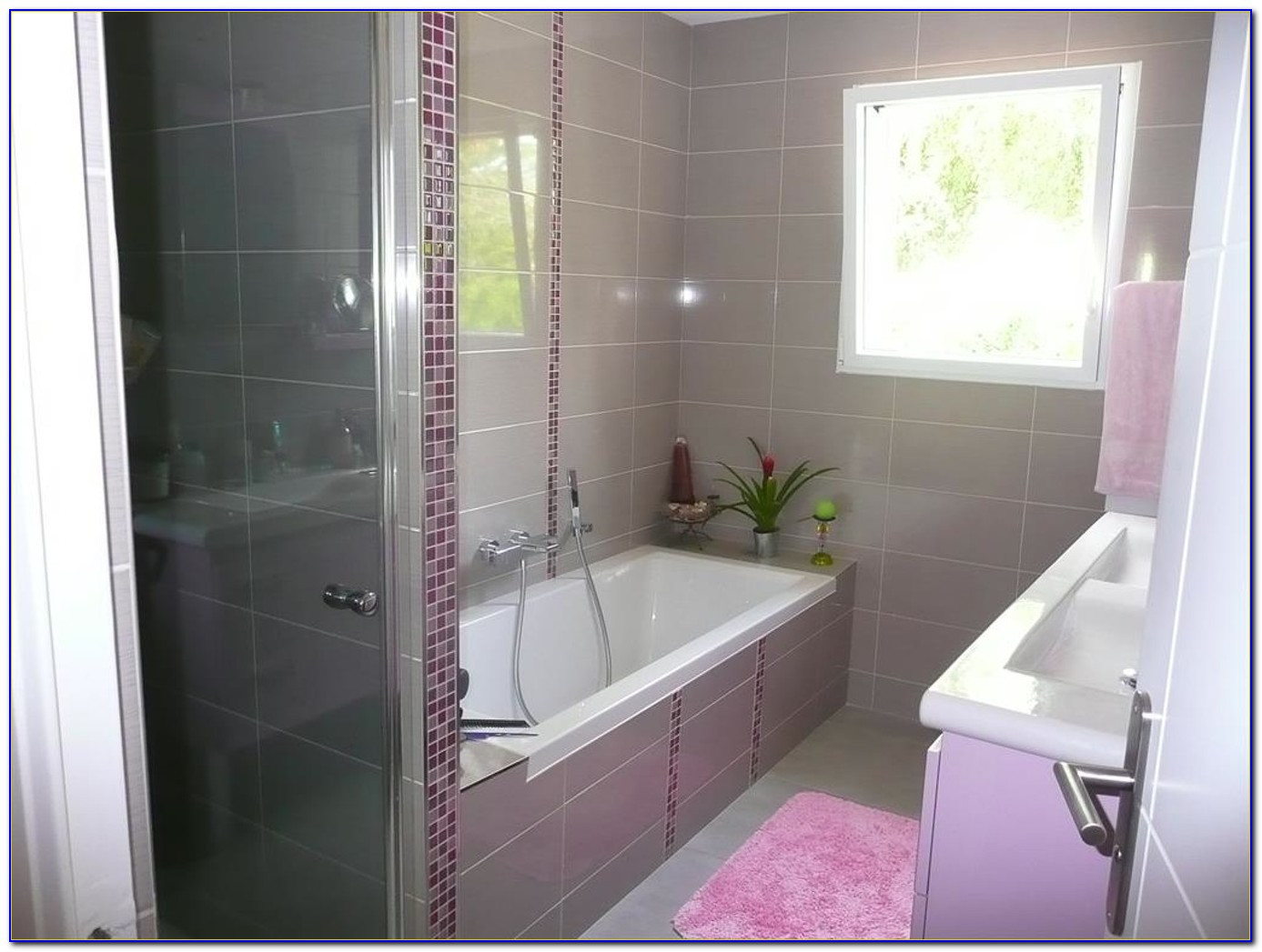 gallery of baignoire d 39 angle mini pour petite salle de bain et baignoire dans petite salle de bain petite salle de bain avec baignoire et douche for baignoire petite salle de bain avec plan petite