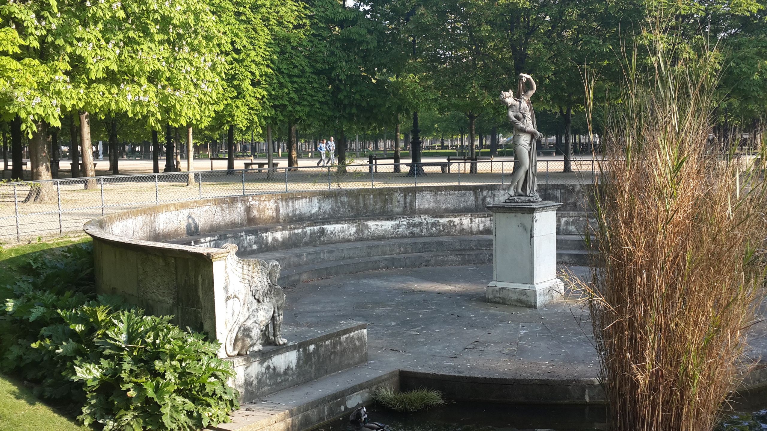 François Barois Vénus callipyge Rectangular south basin of the Jardin des Tuileries Paris 2
