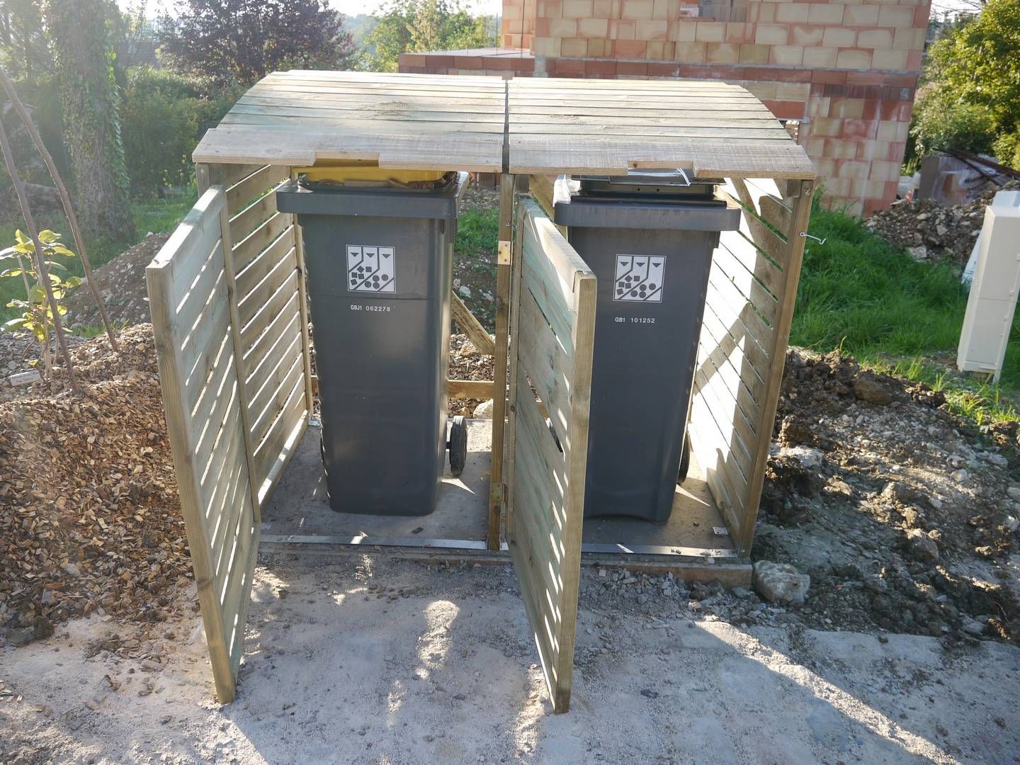 Creer Un Jardin Nouveau Cache Poubelle Et Placard De Chambre