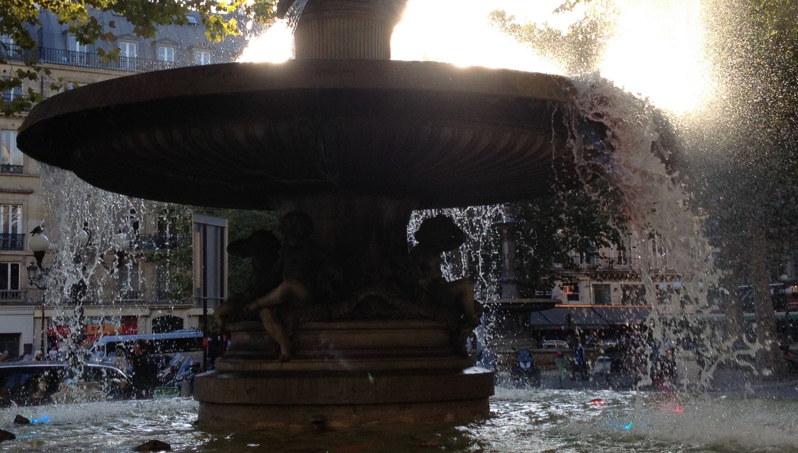 Fontaine Paris JPG