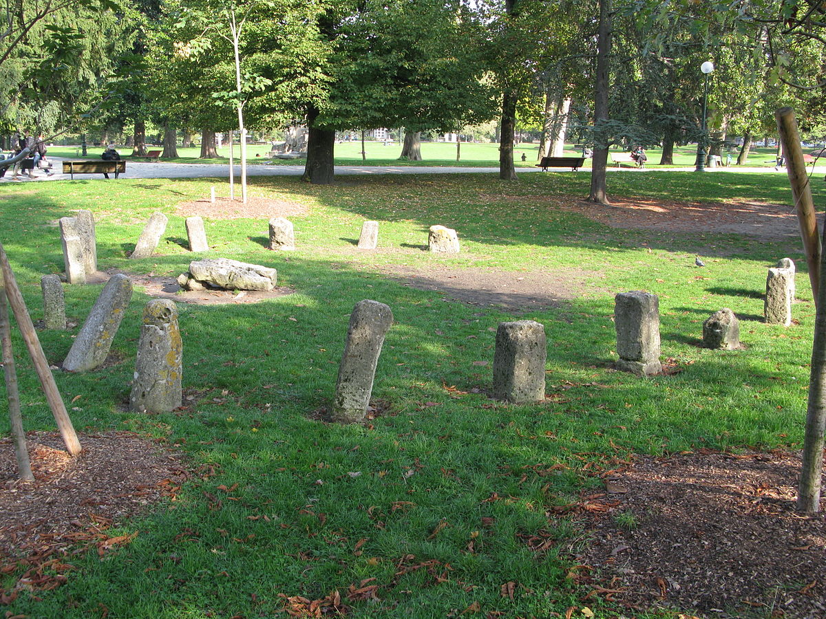 1200px Cromlech jardin public de Bordeaux