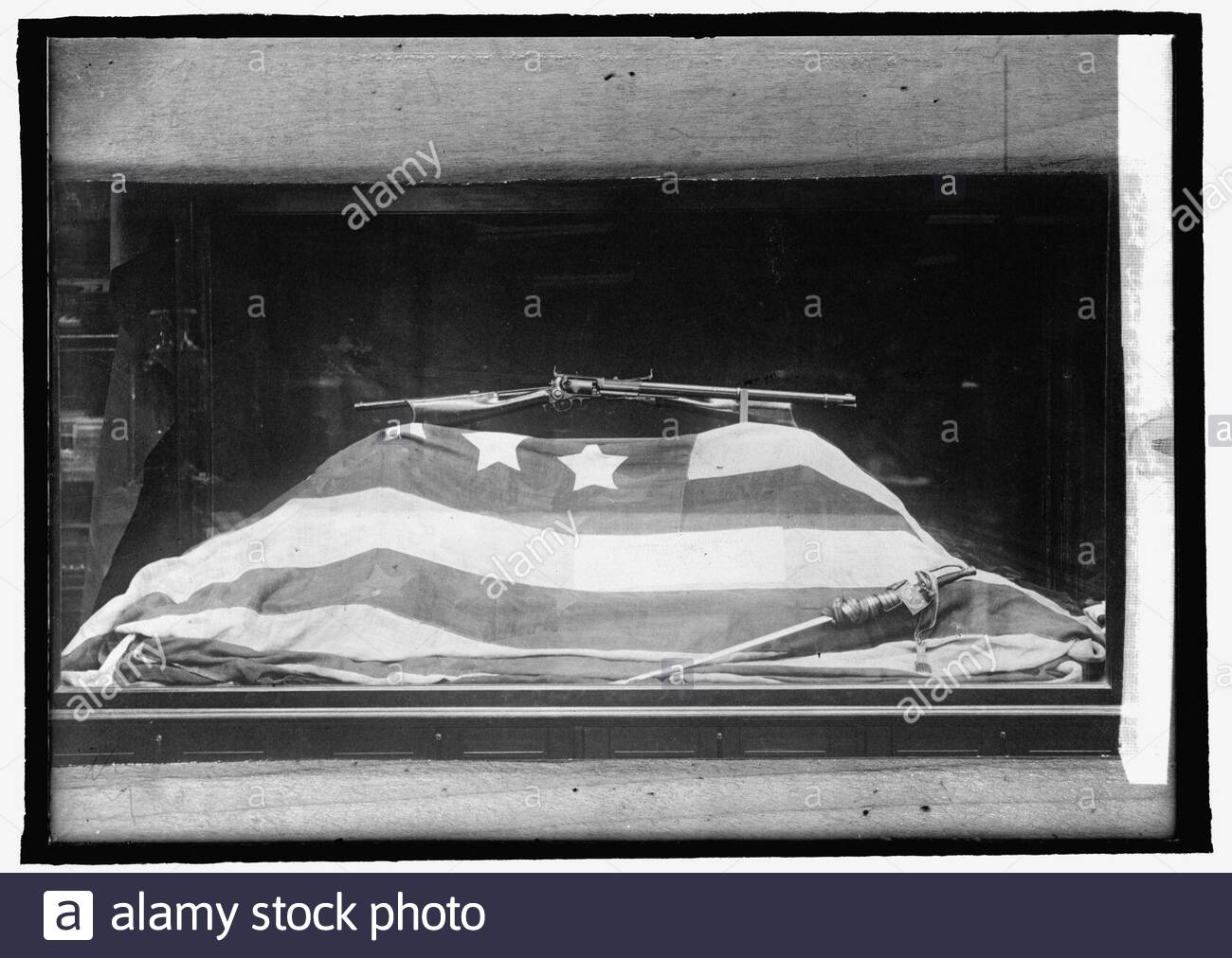 fort montr flag the first to be fired on in civil war 2AWR95X