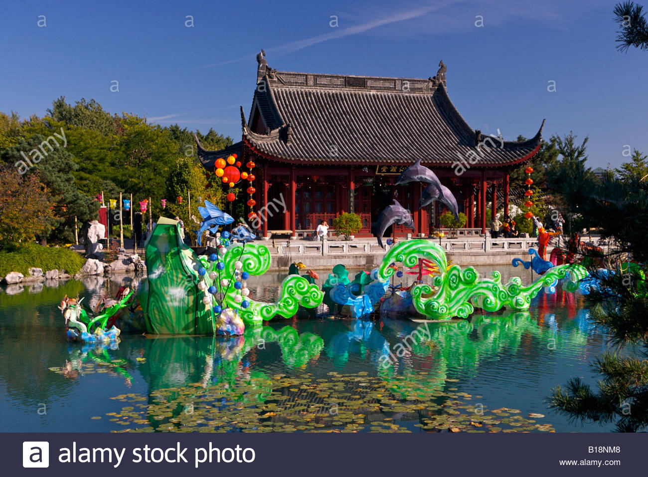 le jardin chinois a lanternes au cours de la magie des lanternes festival au jardin botanique de montreal jardin botanique de montreal b18nm8