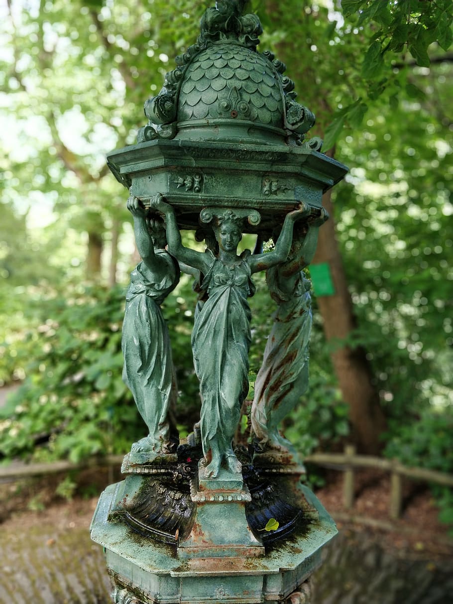 fountain fontaine wallace nantes jardin des plantes cast iron green