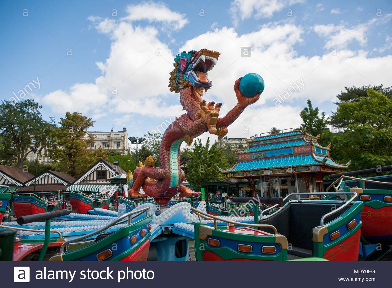 france ile de france region bois de boulogne neuilly sur seine jardin dacclimatation attractions dragon MDY0EG