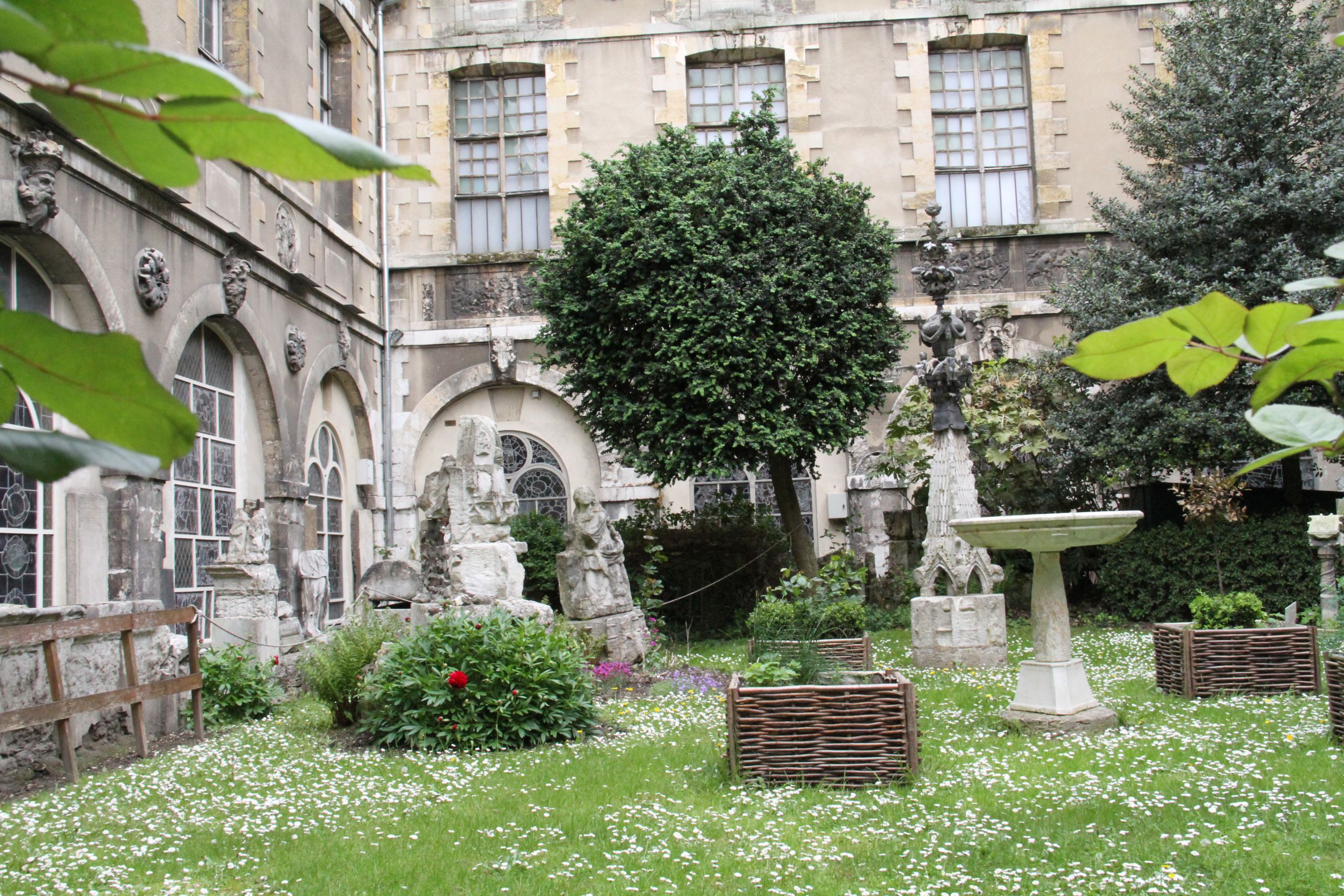 musee des antiquites jardin du cloitre 2