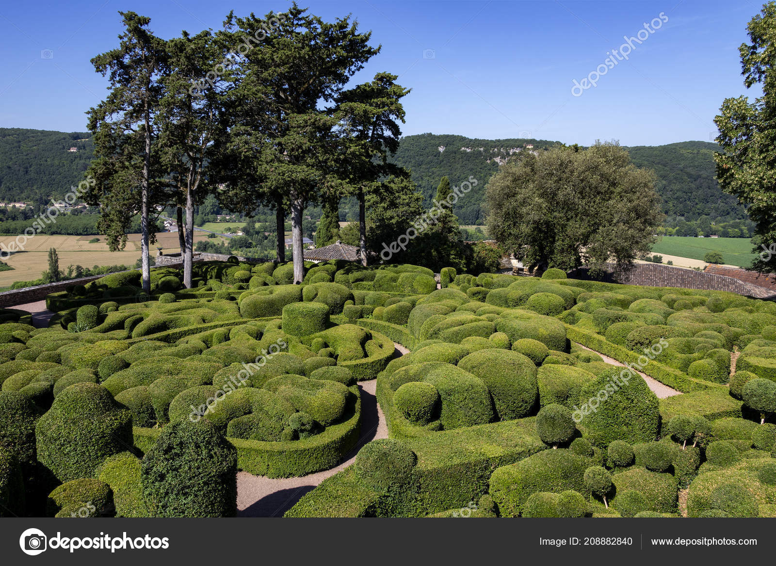 depositphotos stock photo topiary gardens jardins marqueyssac dordogne