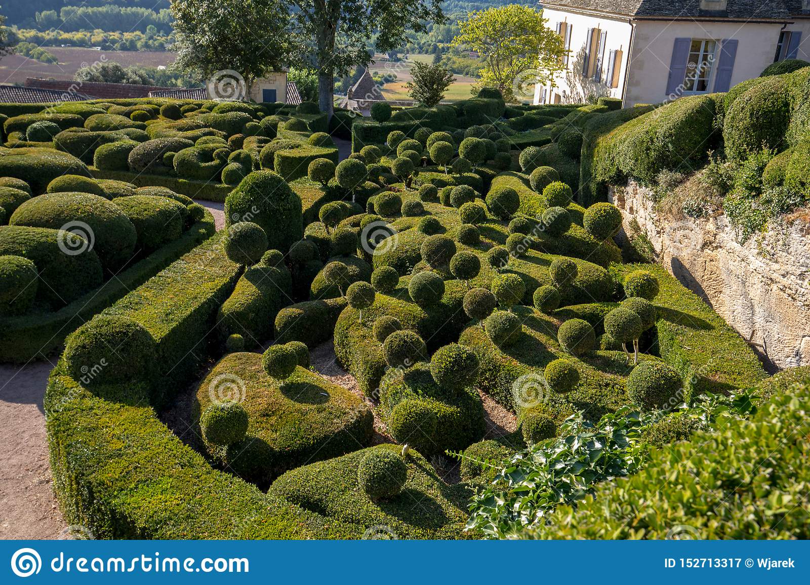 topiary gardens jardins de marqueyssac dordogne region france topiary gardens jardins de