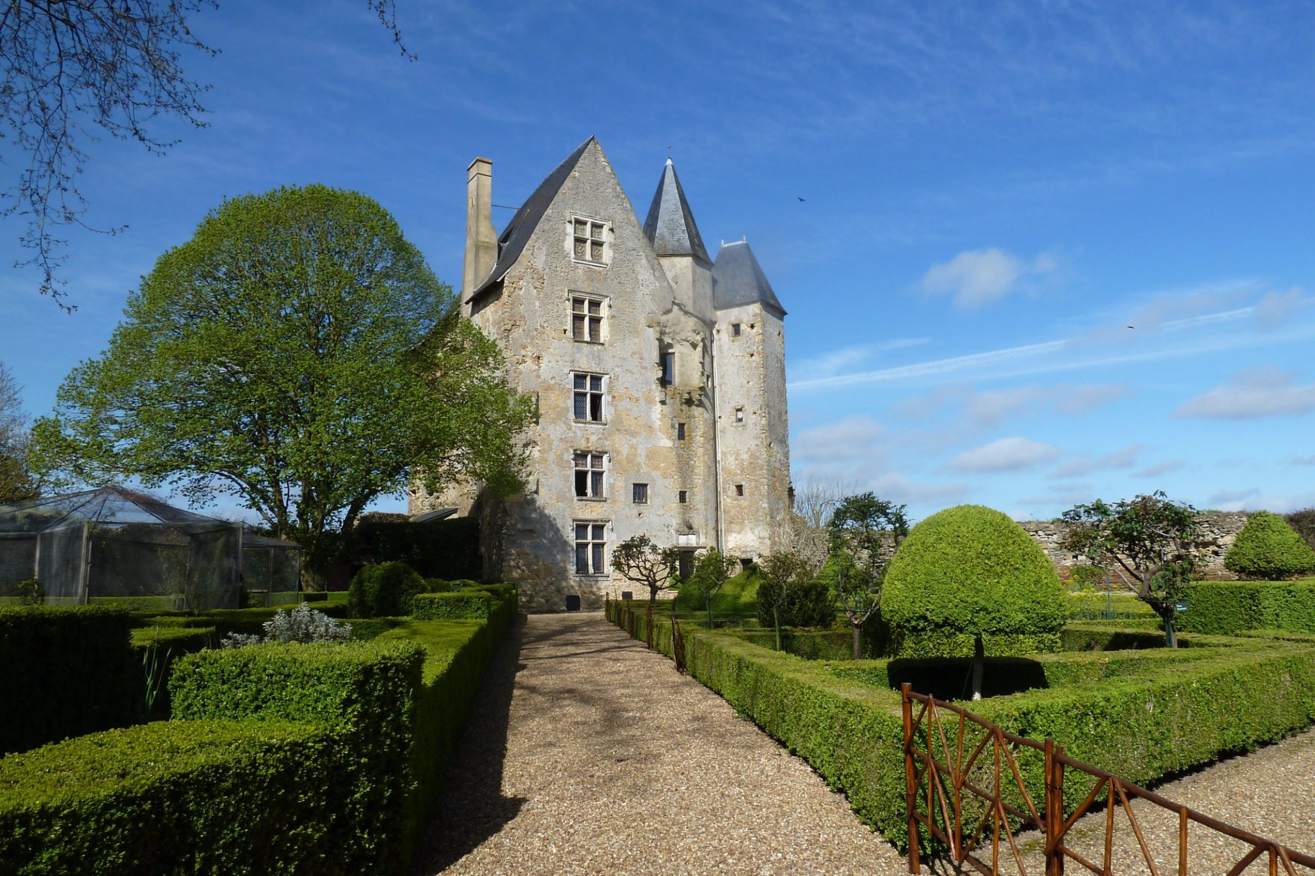 chateau de ballon gothic