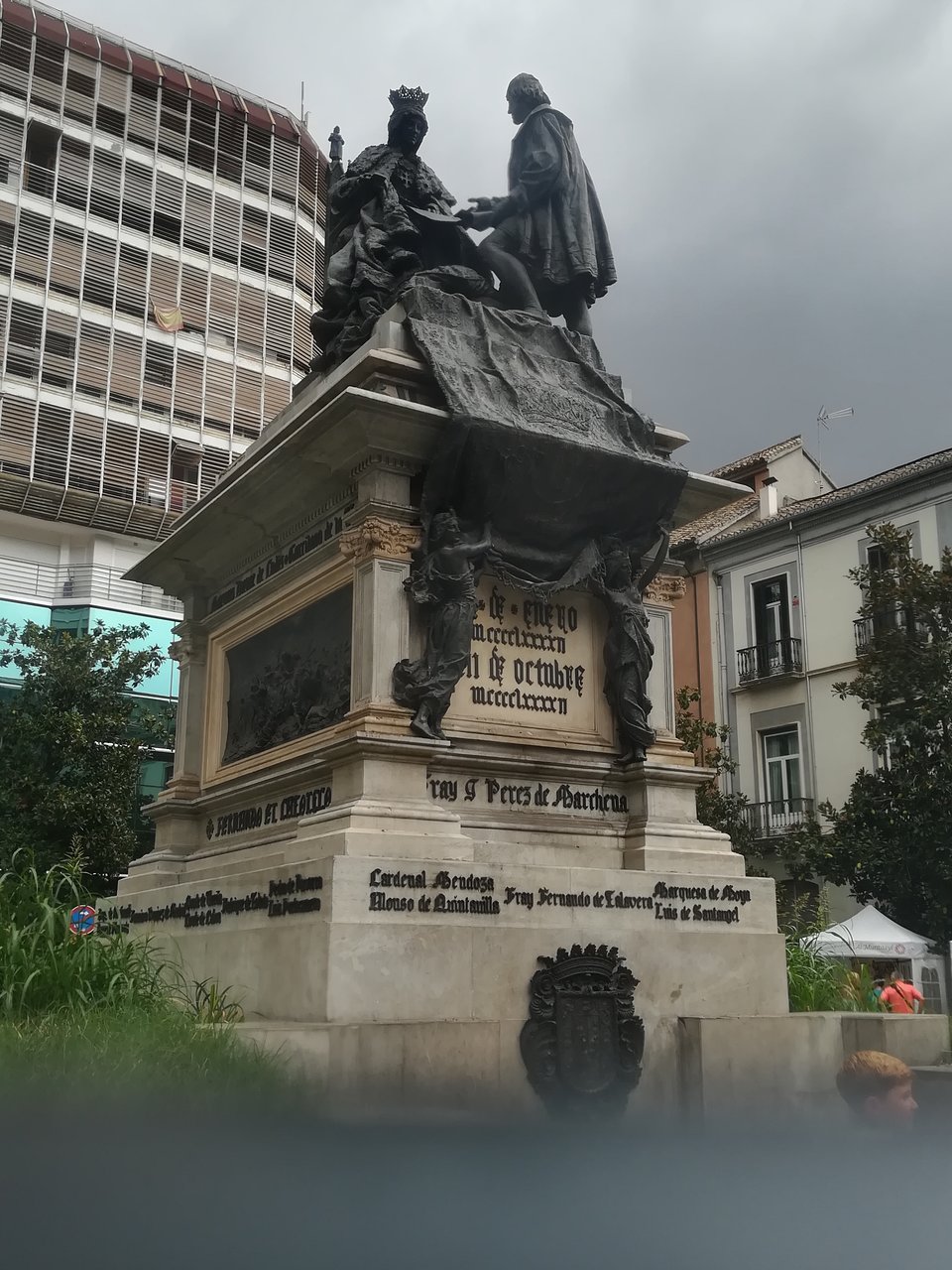 monumento a isabel la