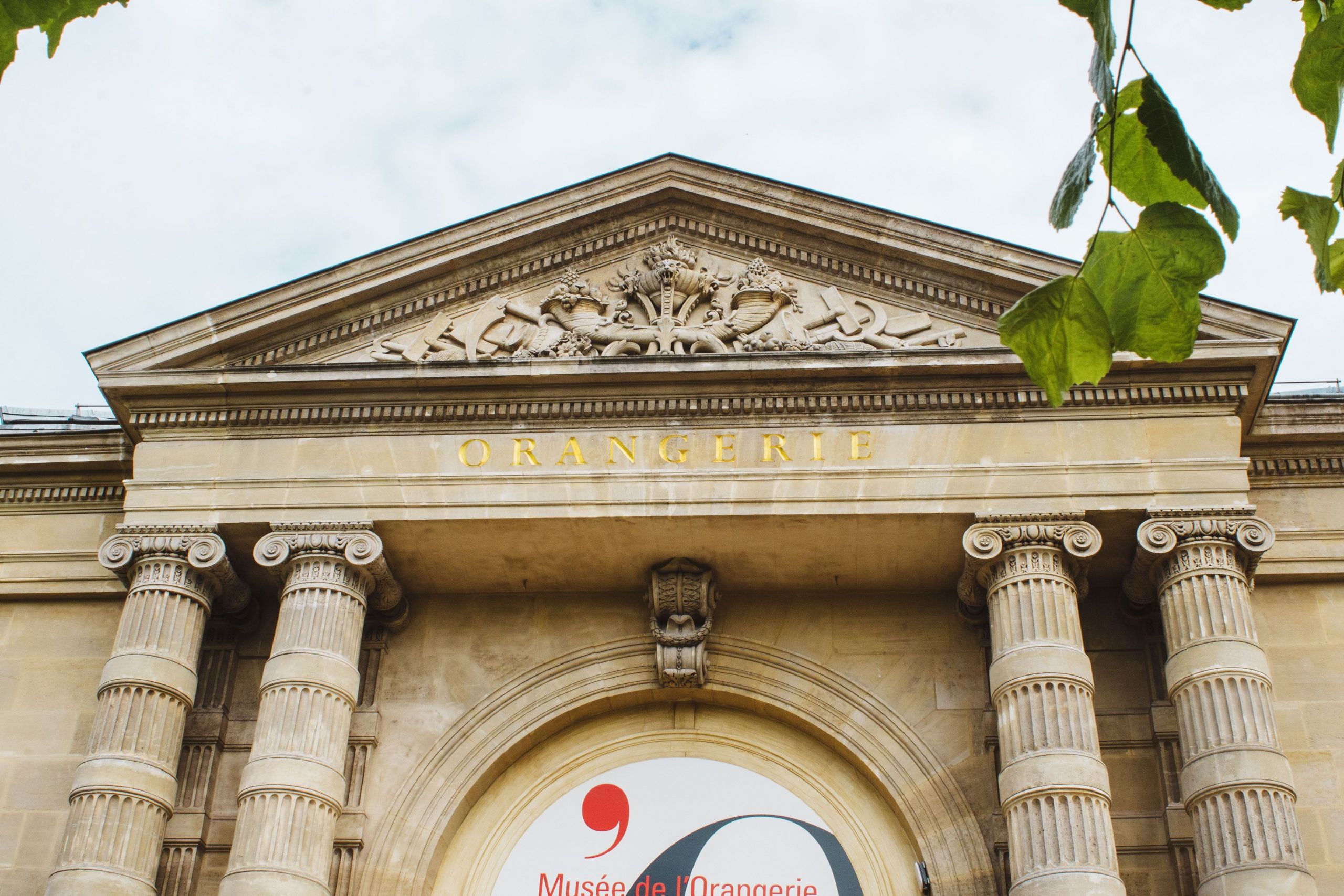 Jardin Des Tuileries Metro Élégant Musee De L orangerie In Paris France