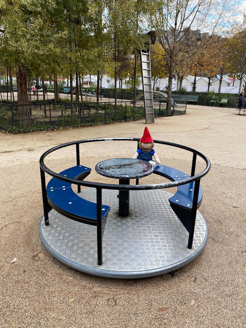 jardin des tuileries paris playground merry go round pic