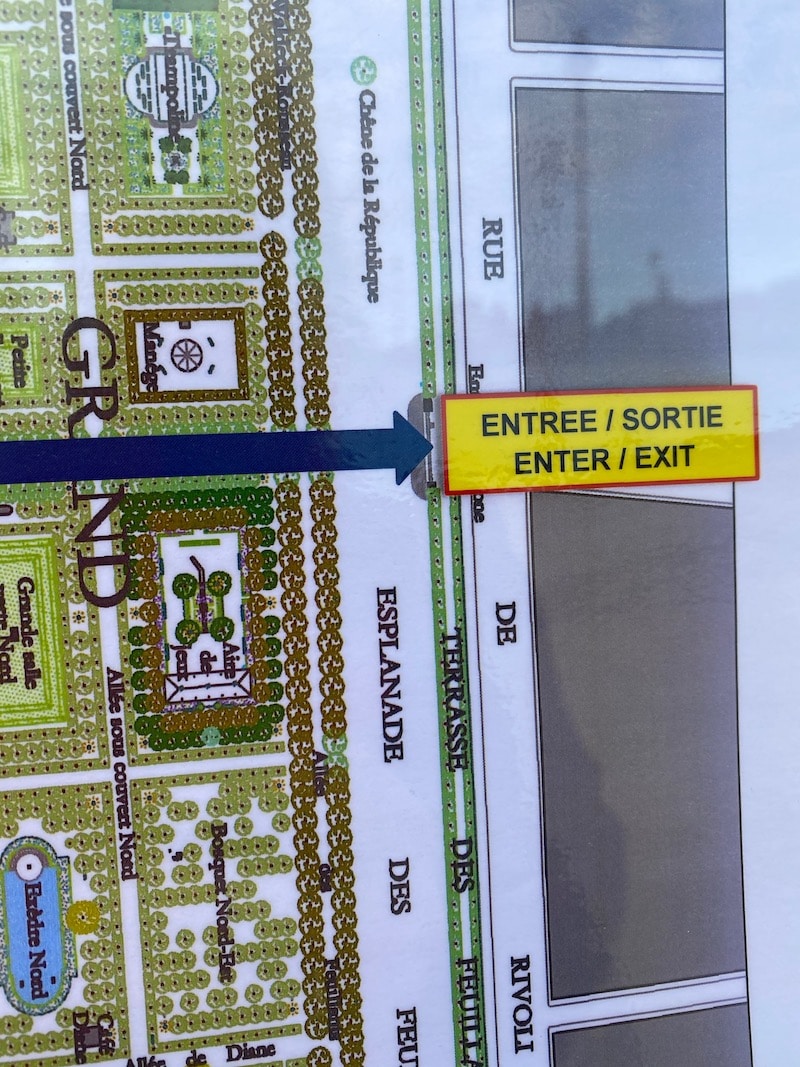 jardin des tuileries paris playground entrance sign pic