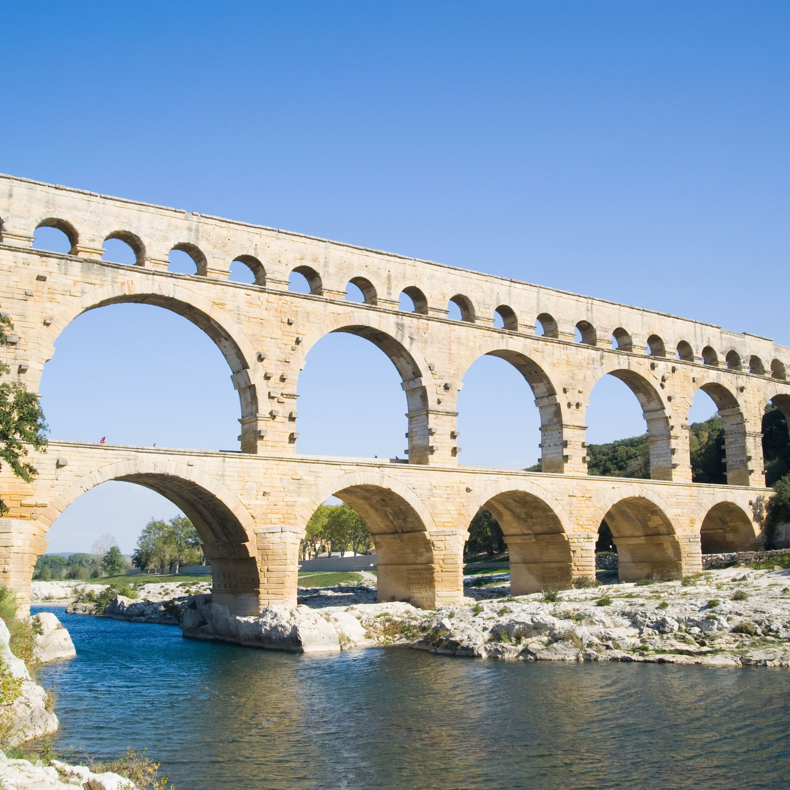 le pont du gard aqueduct nimes provence france 5bc7c71fc9e77c ea75f