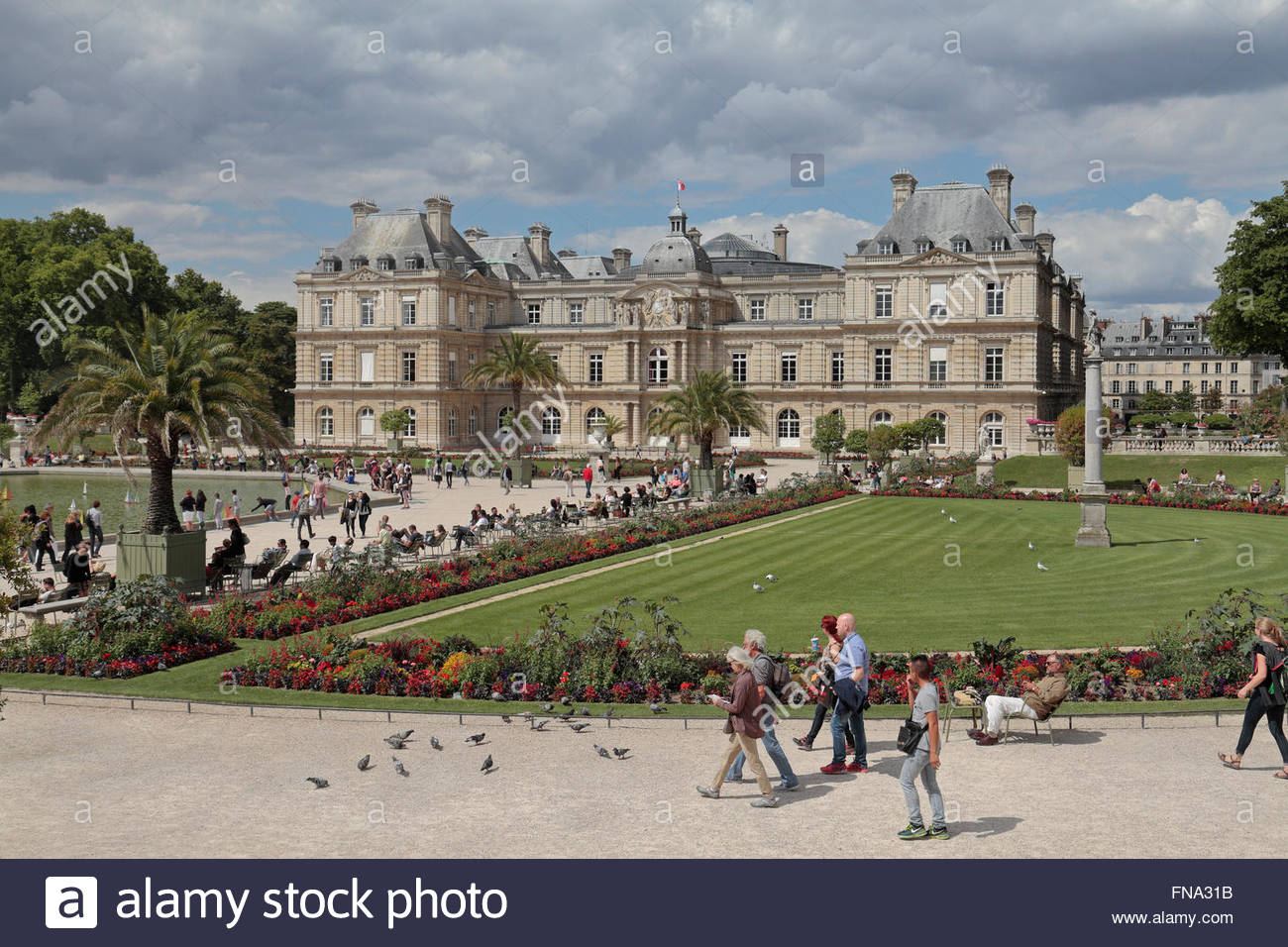 view towards the palais du luxembourg in the jardin du luxembourg FNA31B