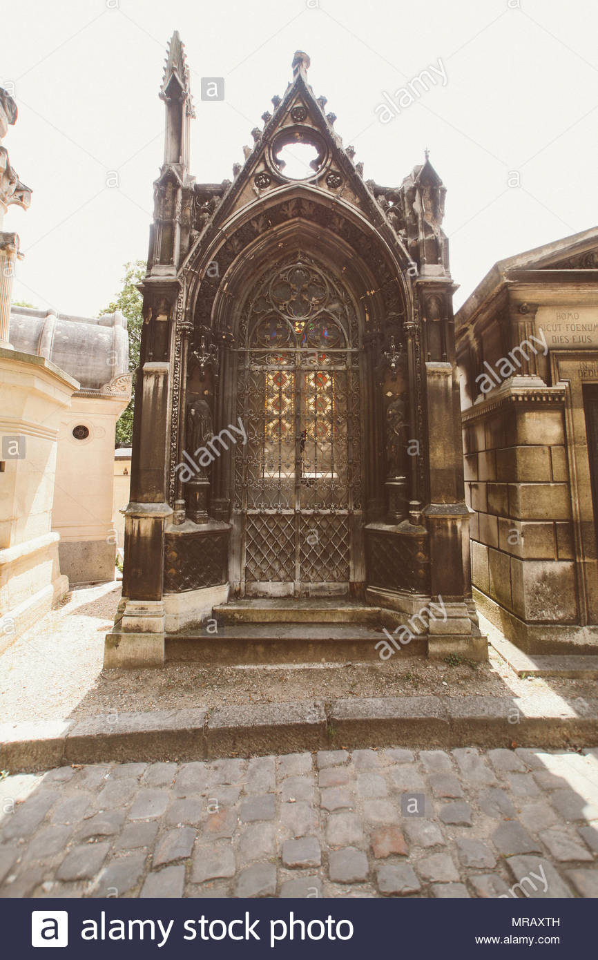 pere lachaise cemetery MRAXTH