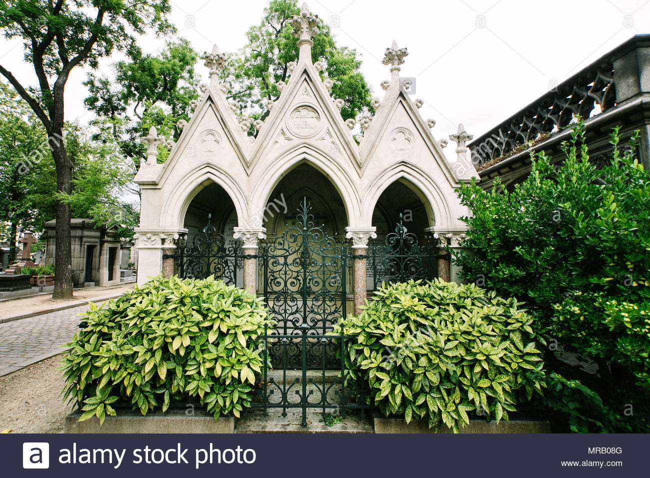 pere lachaise cemetery MRB08G