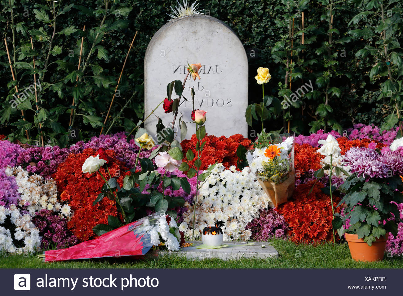 Jardin Du souvenir Pere Lachaise Inspirant Pere Lachaise Cemetery Floral Stock S & Pere Lachaise